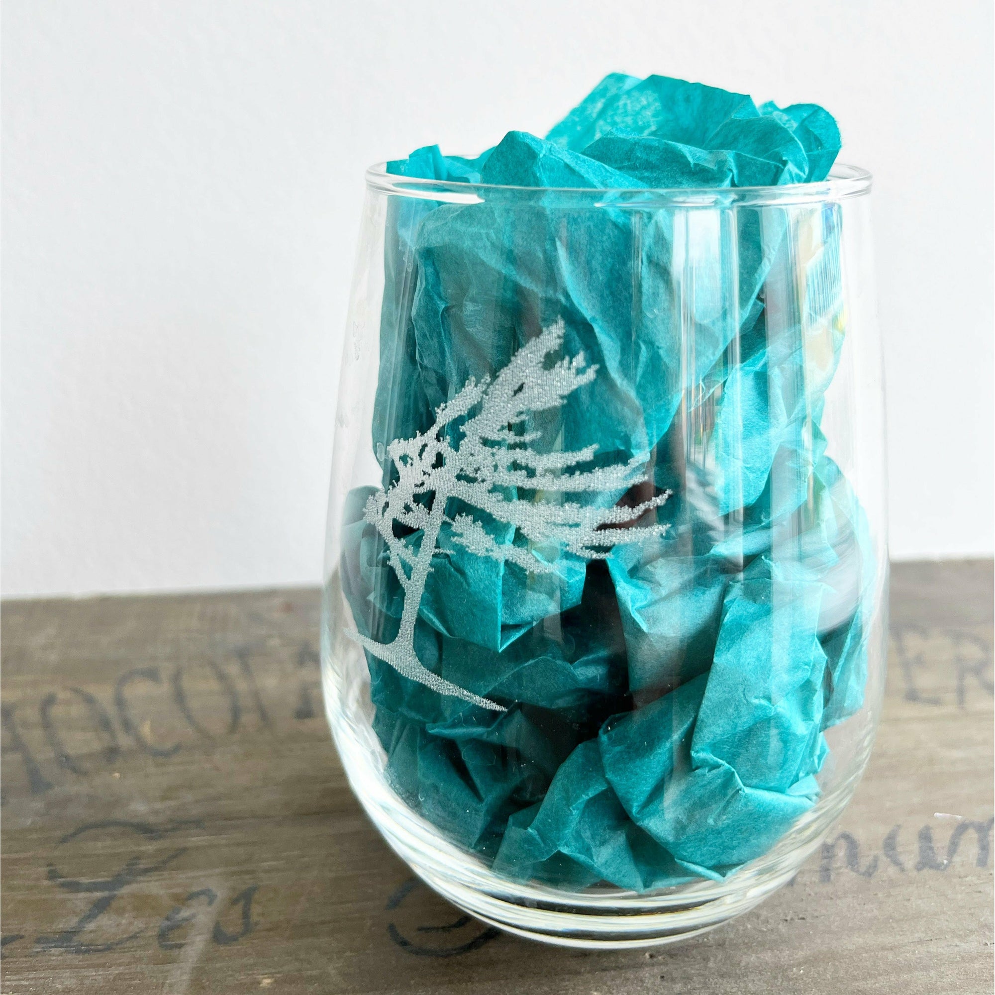 Windswept Tree Etched Stemless Wine Glass | Entertaining | boogie + birdie