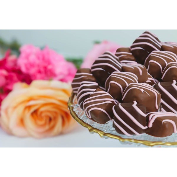 Assorted Valentine's Day Milk & Dark Chocolate Caramels | Saxon | boogie + birdieAssorted Valentine's Day Milk & Dark Chocolate Caramels | Saxon | boogie + birdie
