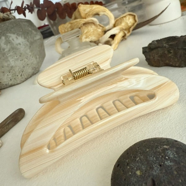 Cream Medeem Hair Claw (HC25MEDEEM-BC) | Pika & Bear | boogie + birdie