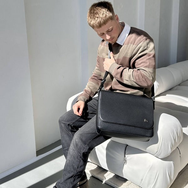 Black Ness Messenger Bag | espe vegan bags | boogie+birdie