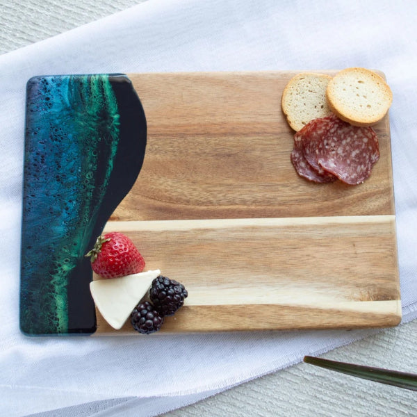 Northern Lights Date Night Acacia Cheese Board | Lynn & Liana | boogie + birdie