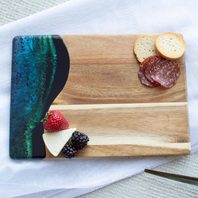Northern Lights Date Night Acacia Cheese Board | Lynn & Liana | boogie + birdie